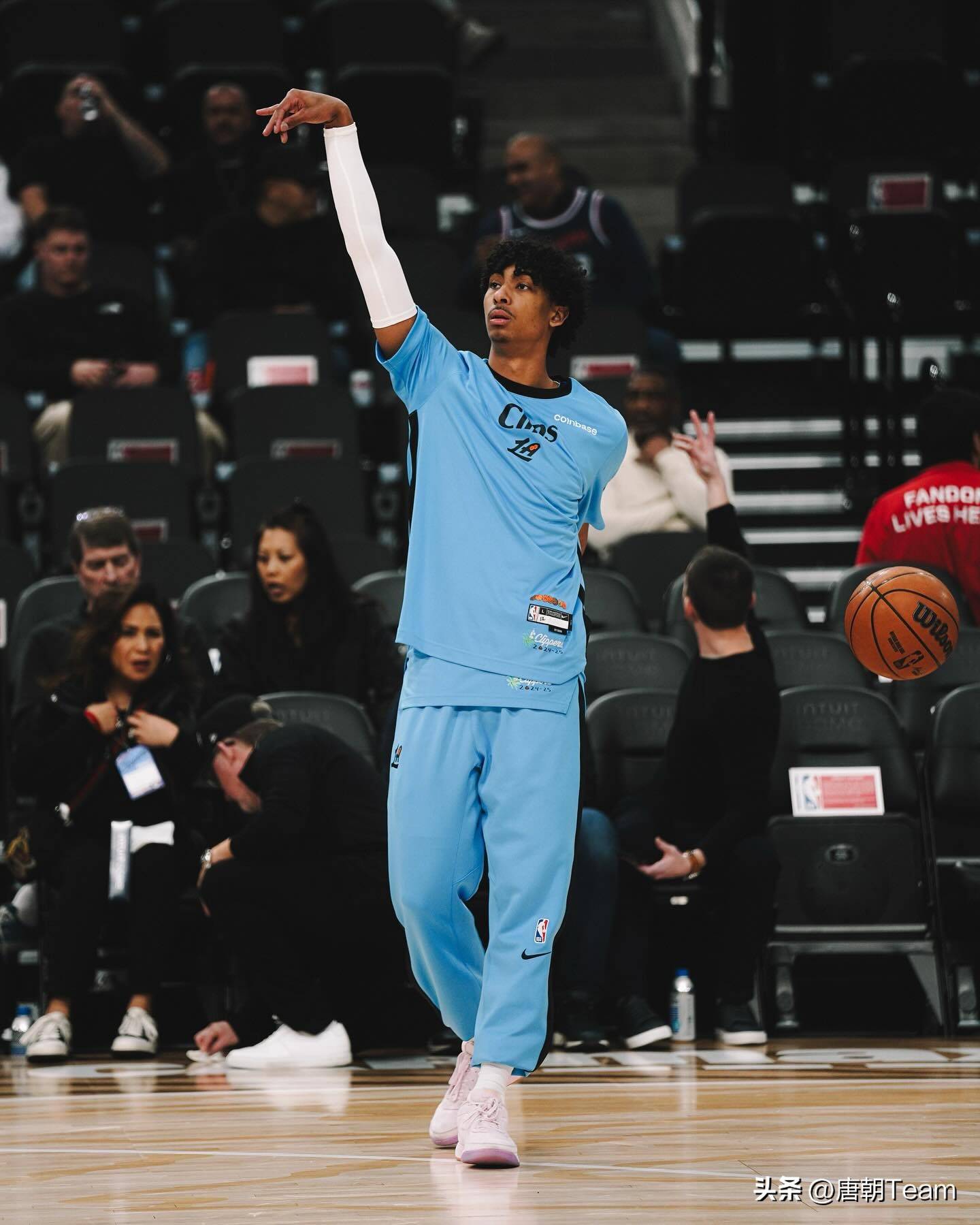 关于洛杉矶快船集结日更衣室发声;志在NBA季后赛名次提升;赛场秩序良好;赛程密集仍需轮换的信息 关于洛杉矶快船集结日更衣室发声;志在NBA季后赛名次提升;赛场秩序良好;赛程密集仍需轮换的信息