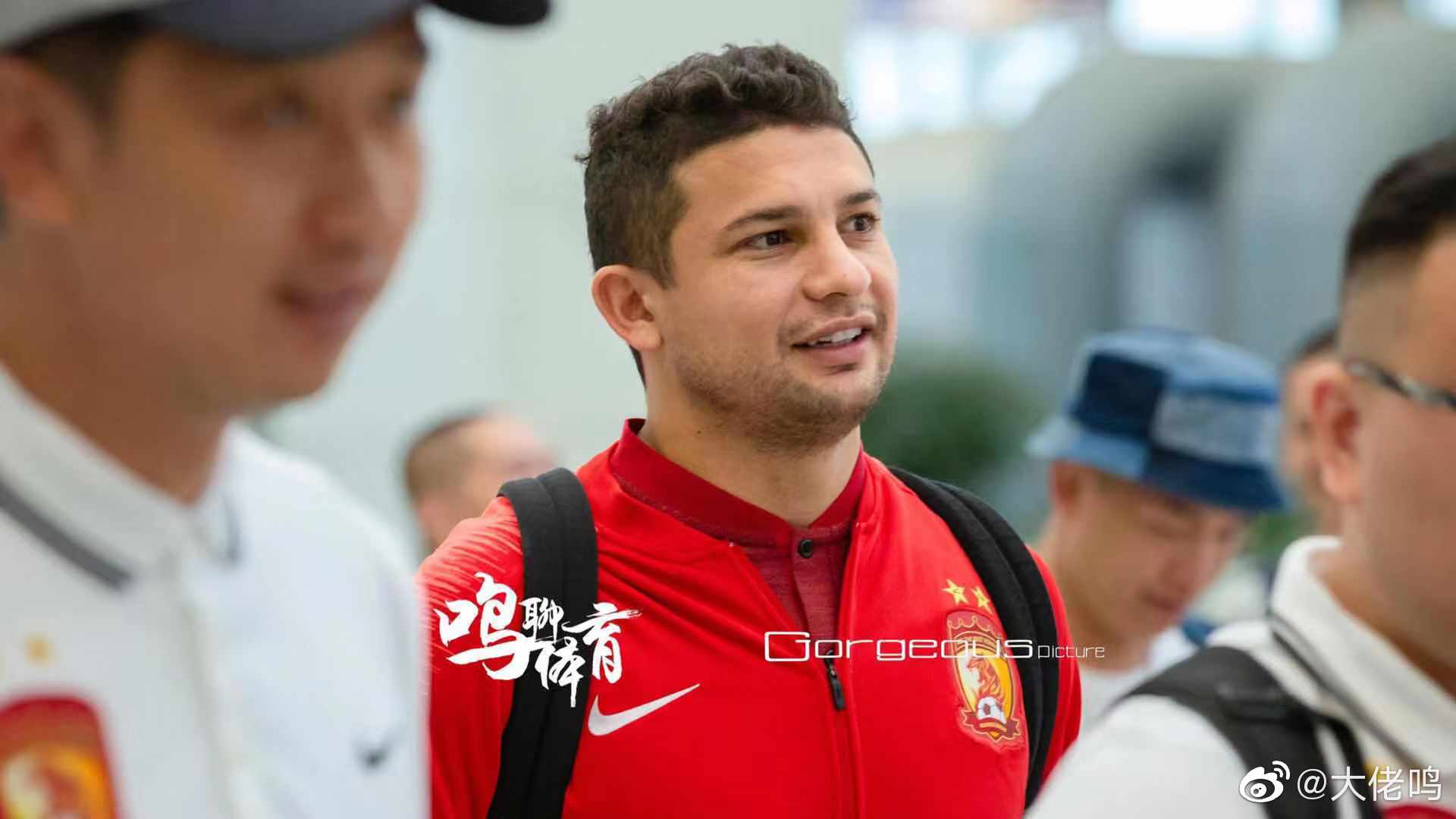 包含AC米兰训练开放日；今晨远射贴柱引欢呼；亚冠在即；医务组通报恢复的词条