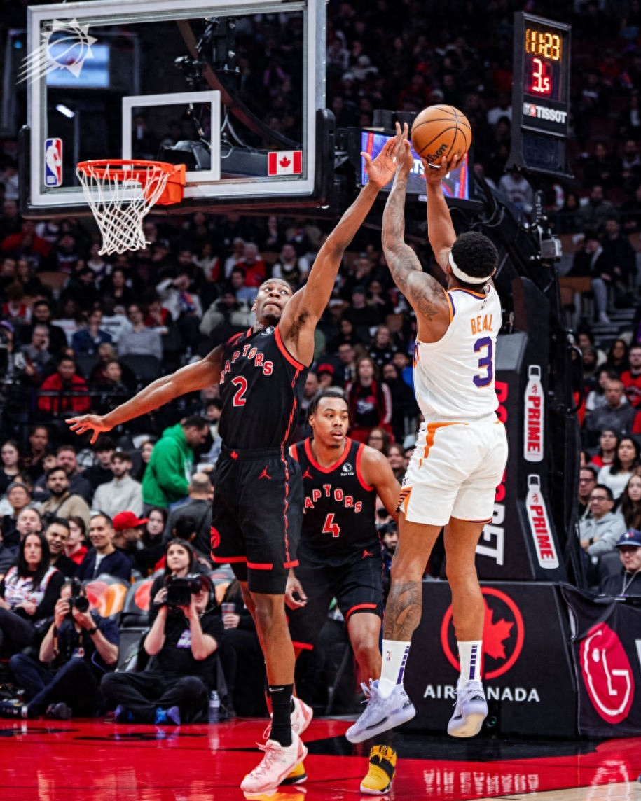 包含多伦多猛龙迎欧篮联关键赛，关键时刻绝杀压哨，气氛紧张，数据趋势出现新变化的词条