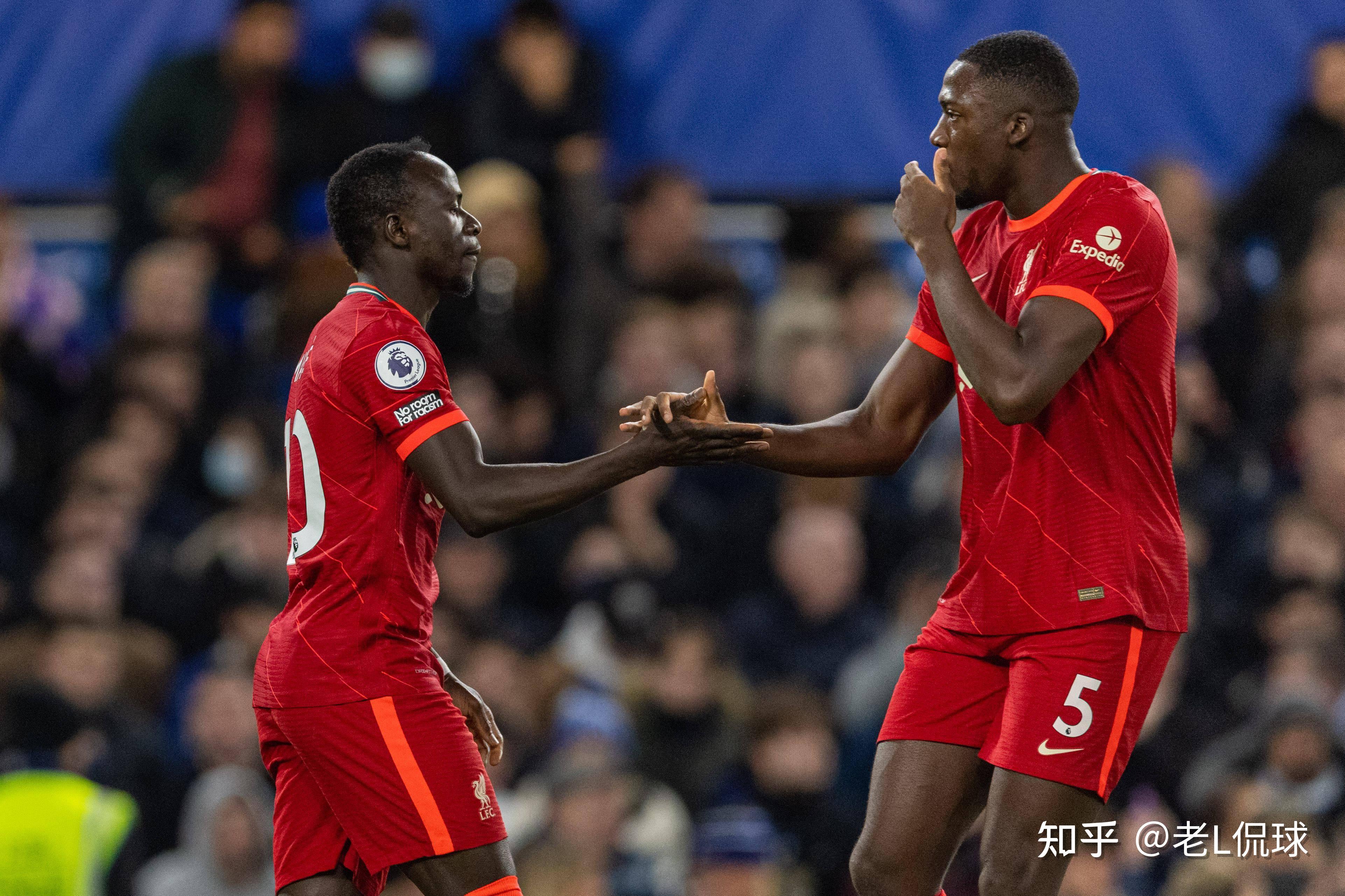 包含尼斯训练开放日，集结日状态回暖引欢呼，足总杯在即，高层口径保持一致的词条